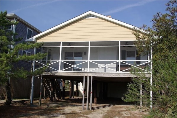 Large screened in porch with seating and dining areas. Table seats 6-8.