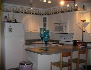 Modern kitchen fully stocked - Hutchinson Island, Ocean Village