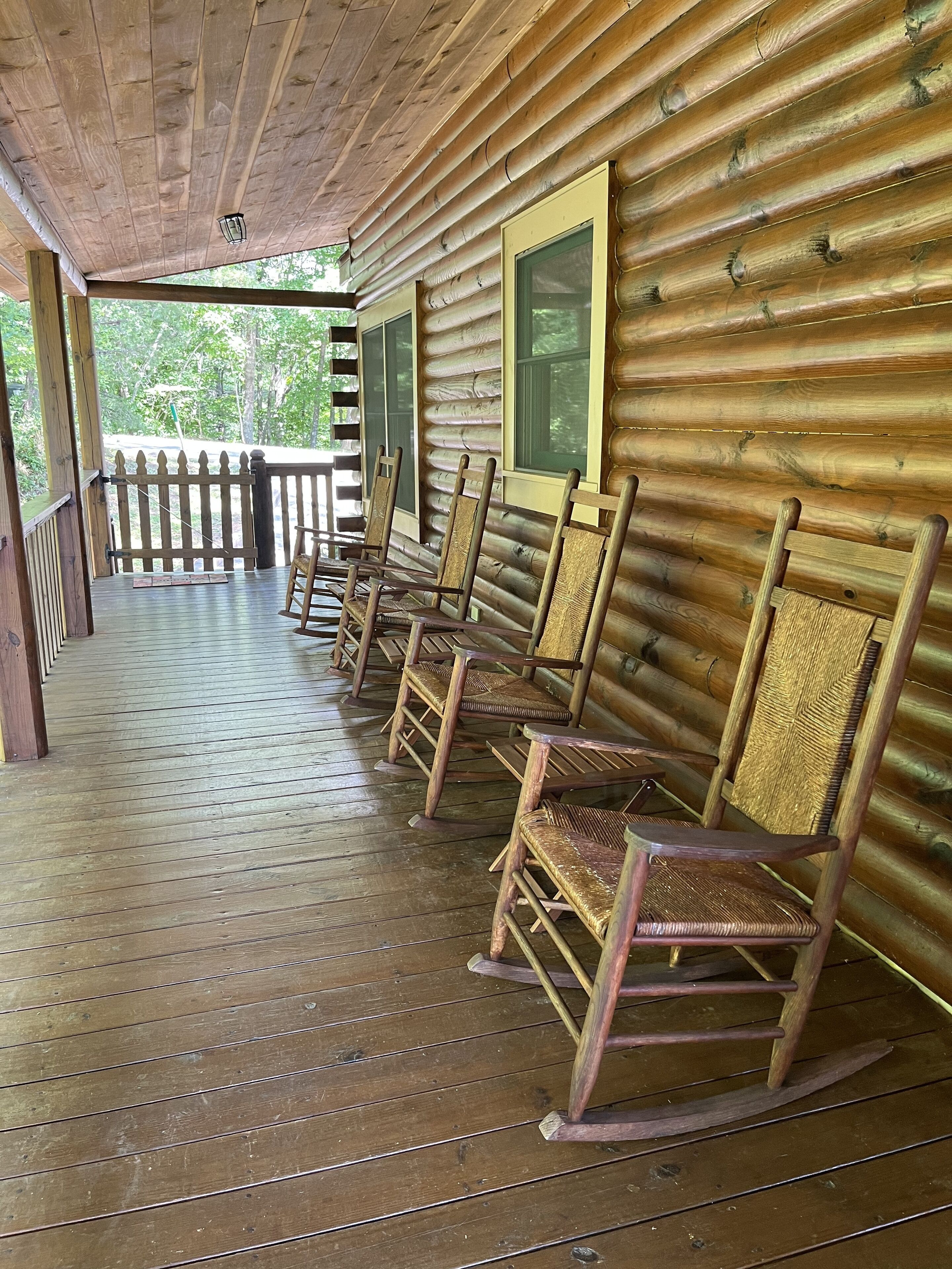 Country Escape Cabin in Smokies-Dog Friendly/Pool Table 4/3