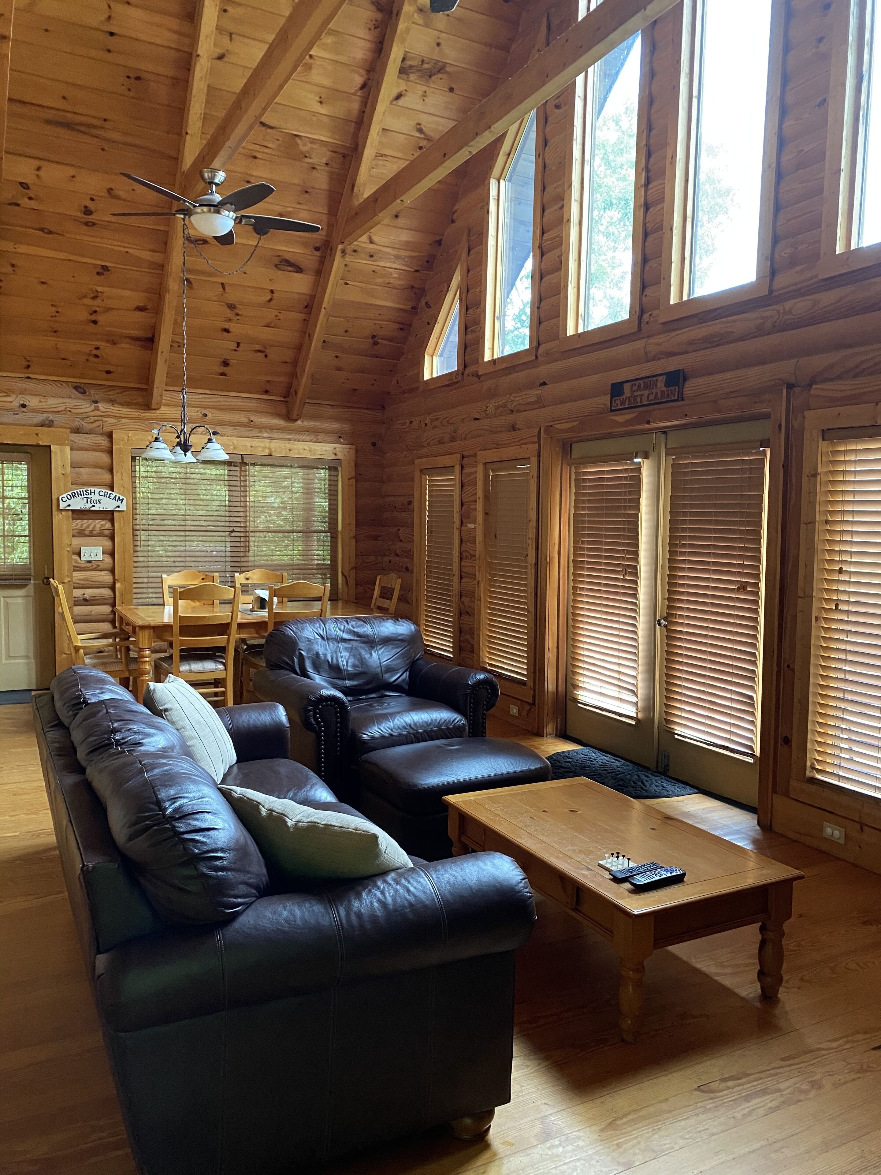 Country Escape Cabin in Smokies-Dog Friendly/Pool Table 4/3