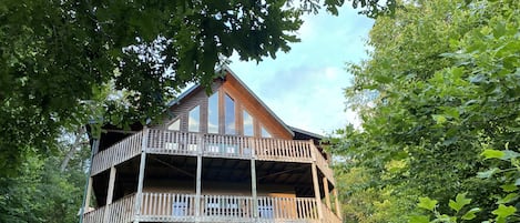 Front of cabin facing the mountains