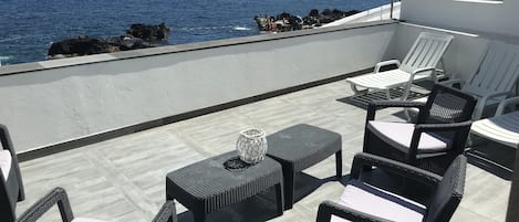 Unique terrace facing the Ocean