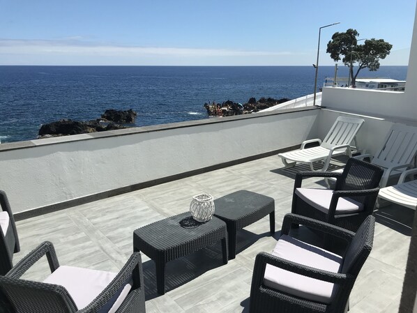 Unique terrace facing the Ocean