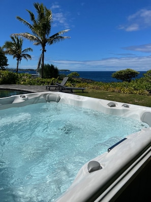 Outdoor spa tub