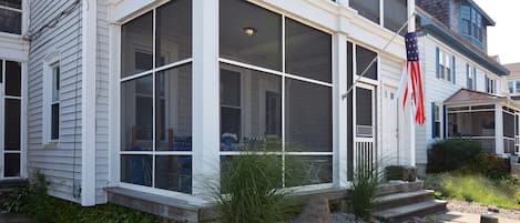 Lovely Screen Porch w/ Ocean Views