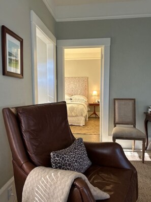 Living Room towards Front Bedroom. 