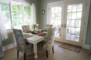 Breakfast nook with seating for 4-6. Highchair and booster seat available.