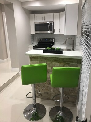 KITCHEN WITH DISHWASHER, FRIDGE/FREEZER, COFFEE MAKER, TOASTER