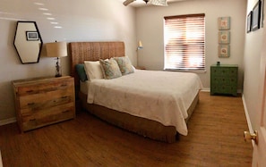 Master bedroom -queen sz bed