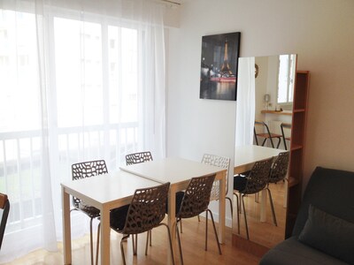 Covid-Free, Apartment At Eiffel Tower, ICONIC LOCATION, District 7, Sleeps 5/6