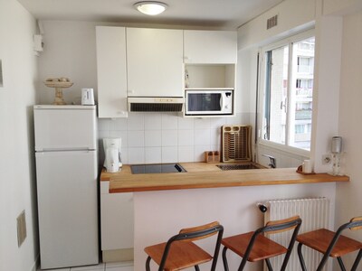 Covid-Free, Apartment At Eiffel Tower, ICONIC LOCATION, District 7, Sleeps 5/6