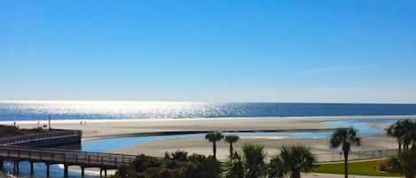 Vista para praia/oceano