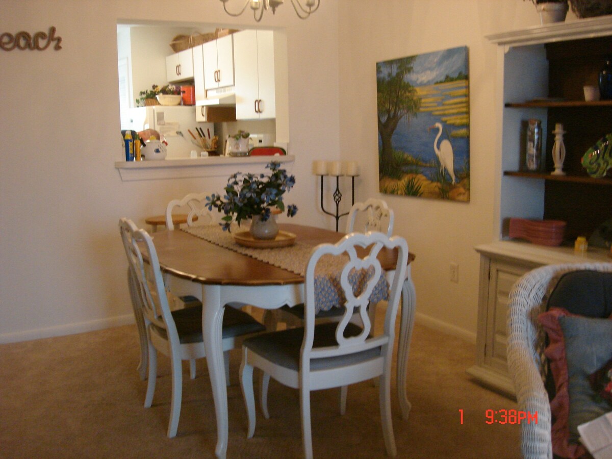 Cute Ocean Front Condo. Brand new deck to enjoy the ocean view.