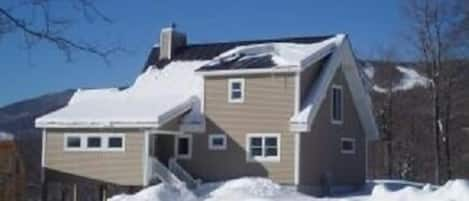 Beautiful Private Killington Home with Needle's Eye in Background