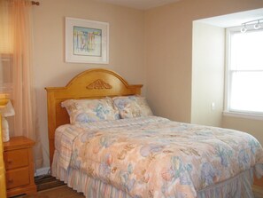 Front bedroom
