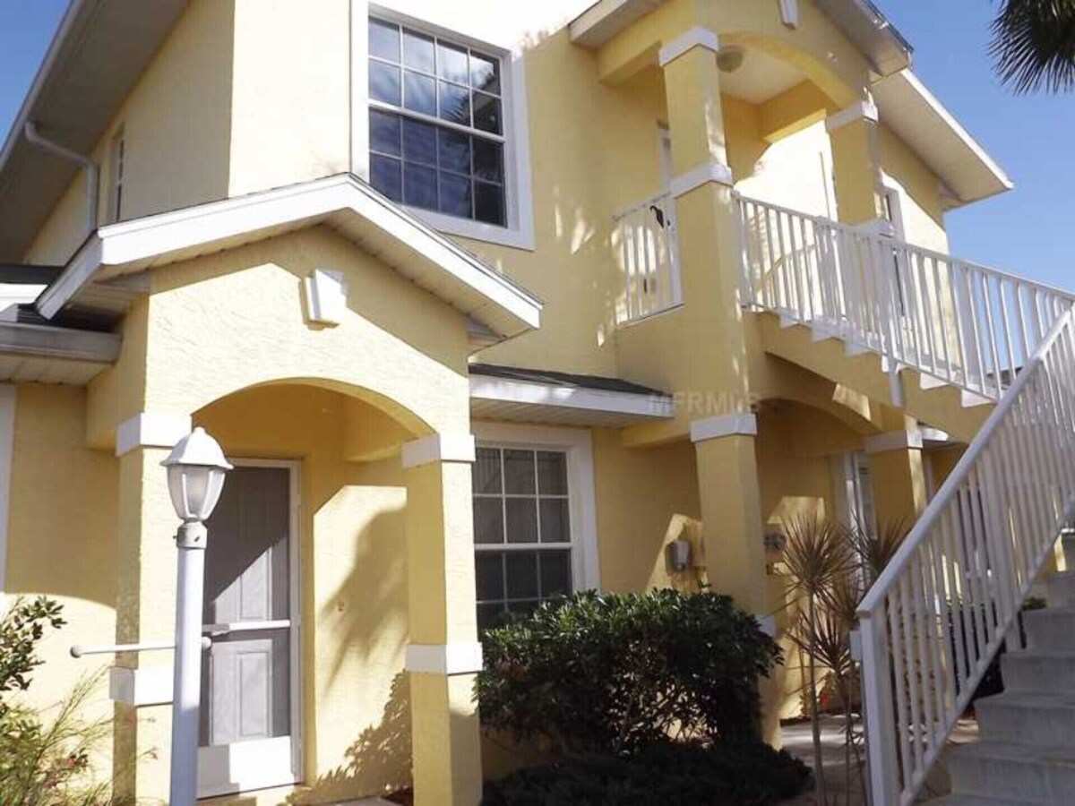 Florida Condo Near Golf Course