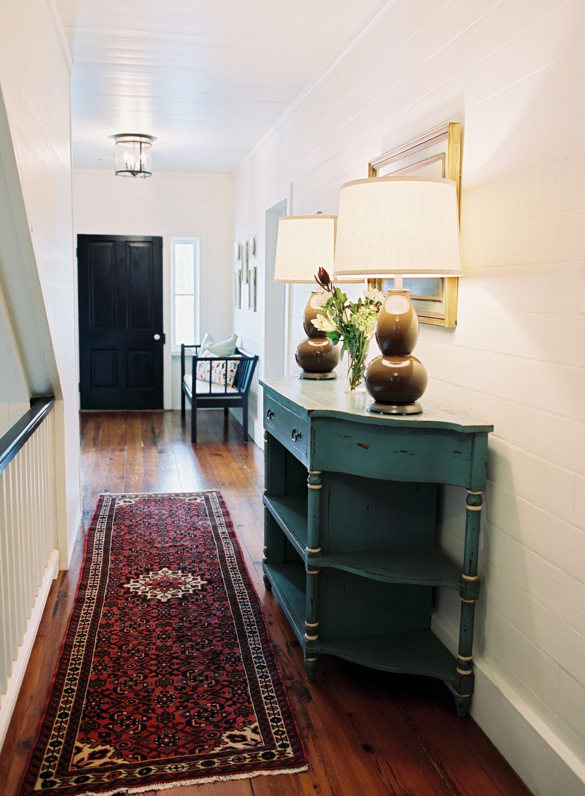 Quintessential Farmhouse Experience In The Heart Of Downtown Dahlonega.