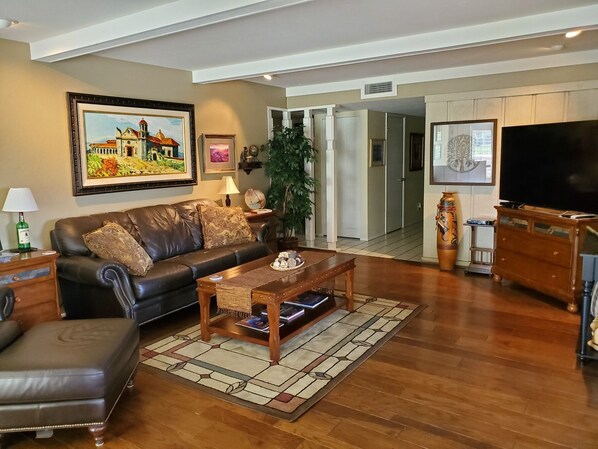Main living room with Mission San Luis Rey painting