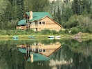 Stay on the lakeshore, amazing views of nature from every room. 