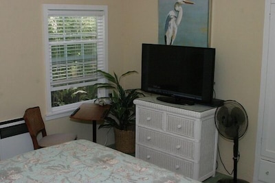 Mariposa- One Bedroom Flat; sweet getaway by the Beach!  newly renovated beauty 