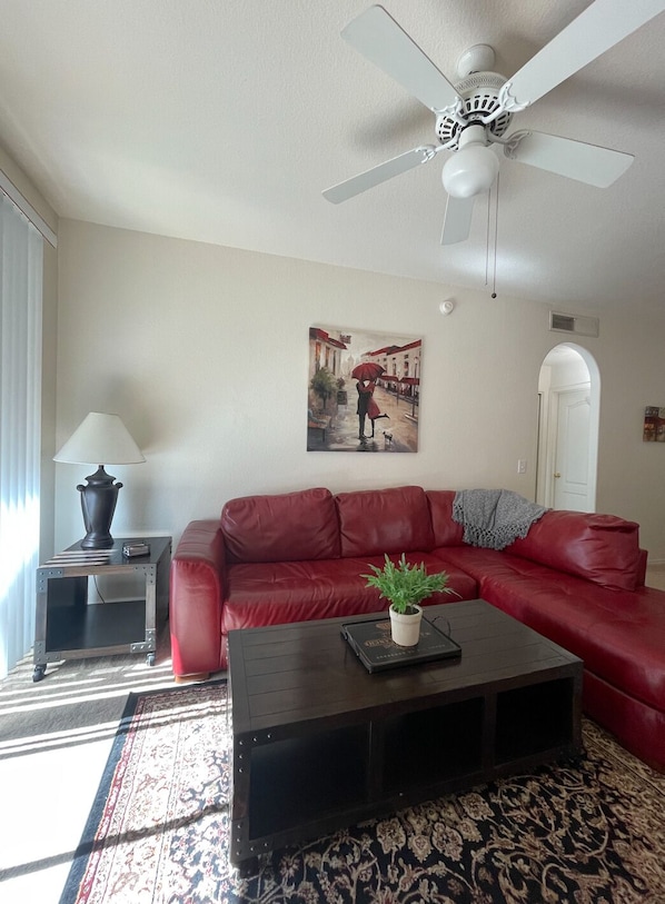 Bright and comfortable living room. 