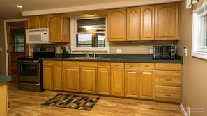 NEWLY REMODELED KITCHEN