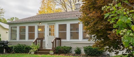 LAKE SIDE PORCH WITH GREAT EATING AREA . 