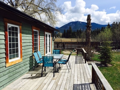 Bright Cozy Sinclair Cottage In Beautiful Windermere Bc