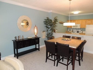 Spacious dining area with seating for 6 (high-top chairs and table)