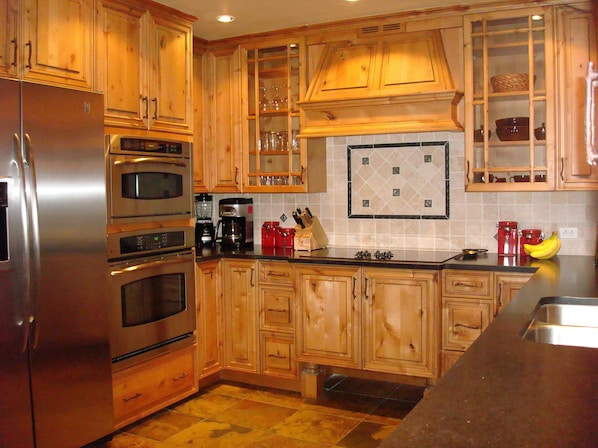 Gourmet Kitchen with granite, stainless appliances, a dream to cook in!