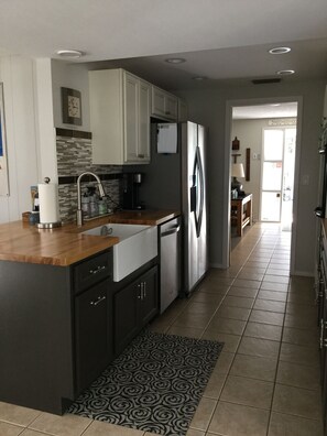 Kitchen - Open to Dining room