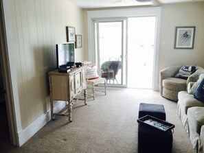 2nd Floor Living Rm - TV, cable, & DVD player - sliding glass doors lead to deck