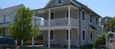 A dozen houses to beach, great 2nd floor porch with backyard grill and shower