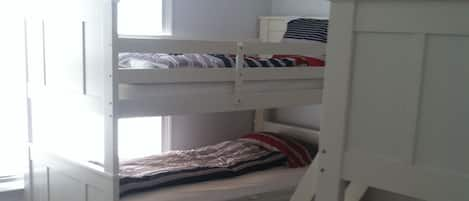 Bunk bed room, three twins and one full on bottom