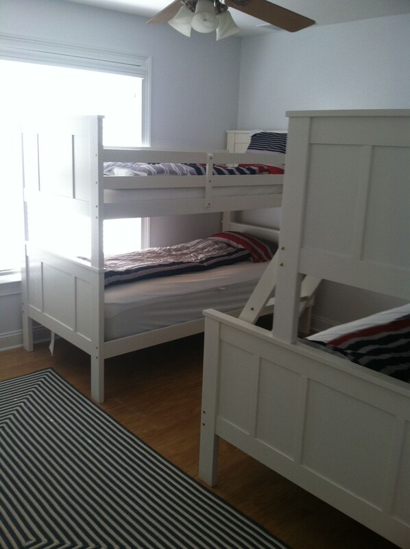 Bunk bed room, three twins and one full on bottom