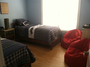 Twin bedroom