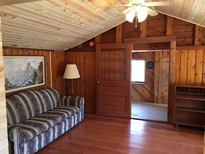 HIGGINS LAKE COZY COTTAGE RENTAL