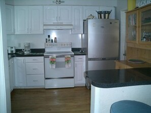 KITCHEN HAS FRIDGE/ICEMAKER,DISPOSAL
 COOKTOP OVEN, COOKWARE,
DISHES. DISHWASHER