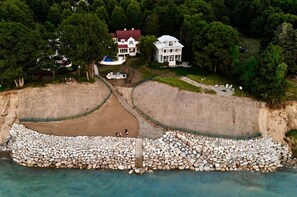 Beach with Kayak launch is simply a game changer! Your home is in the middle!