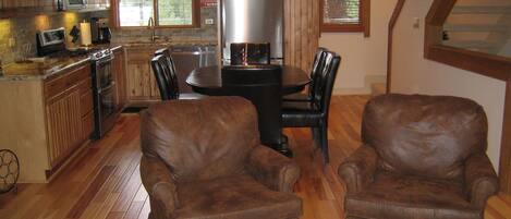 Gold Bend Family Room and Updated Kitchen