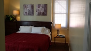Master Bedroom - King
w/Bose Wave Radio