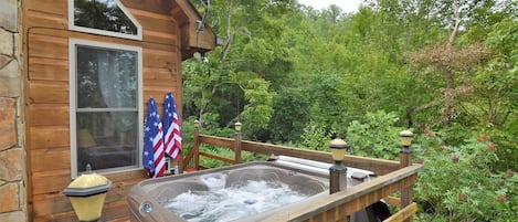 Kick back and relax in the hot tub while you enjoy mountain views!