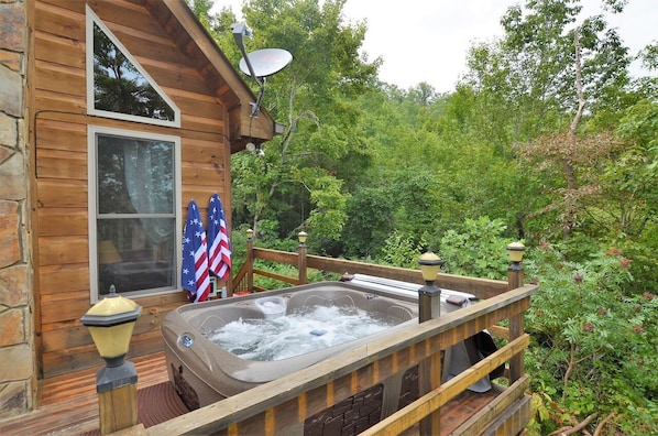 Kick back and relax in the hot tub while you enjoy mountain views!