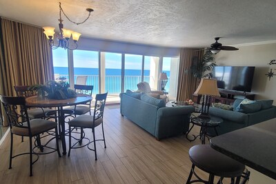 Wall to wall views of the ocean