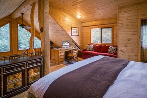 Upstairs bedroom with great pine views 