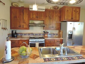 Gas stove, even a dishwasher, very well equipped kitchen. 