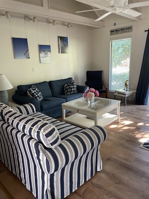 living room with queen convertible bed.
