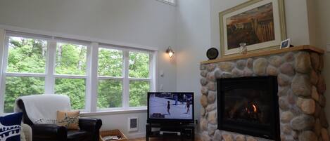 Living room with river rock gas fireplace.