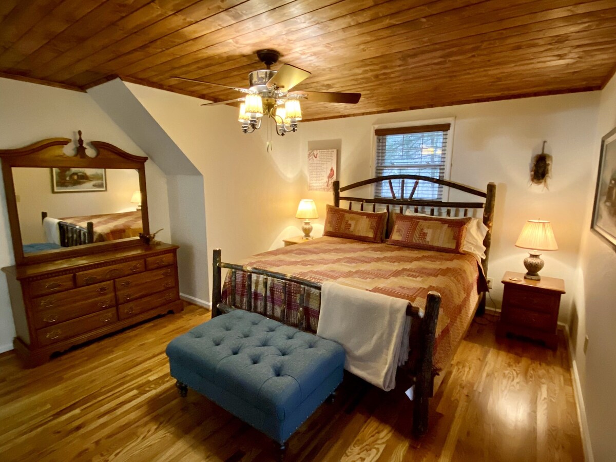 Hemlock Creek Hollow -700 Ft Cascading Creek, 2 Master Suites, close to BRP