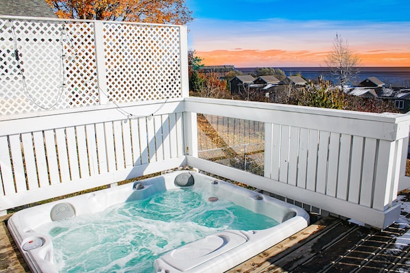 Hot tub has 180° view of Lake Superior and is available all year